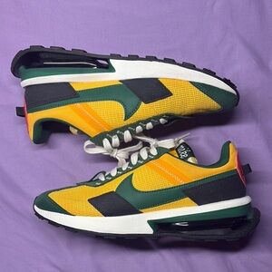 Nike Men's Yellow and Green Sneakers